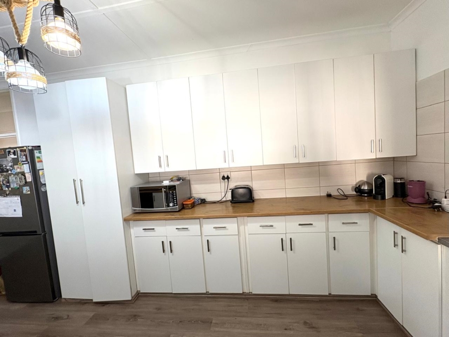 To Let 5 Bedroom Property for Rent in Merriespruit Free State